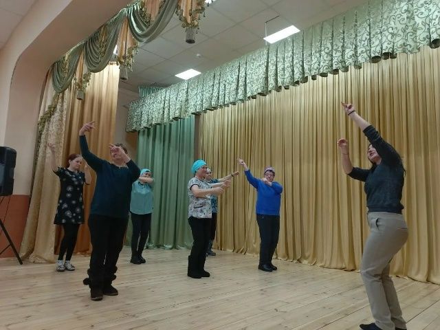 Танцуют все!