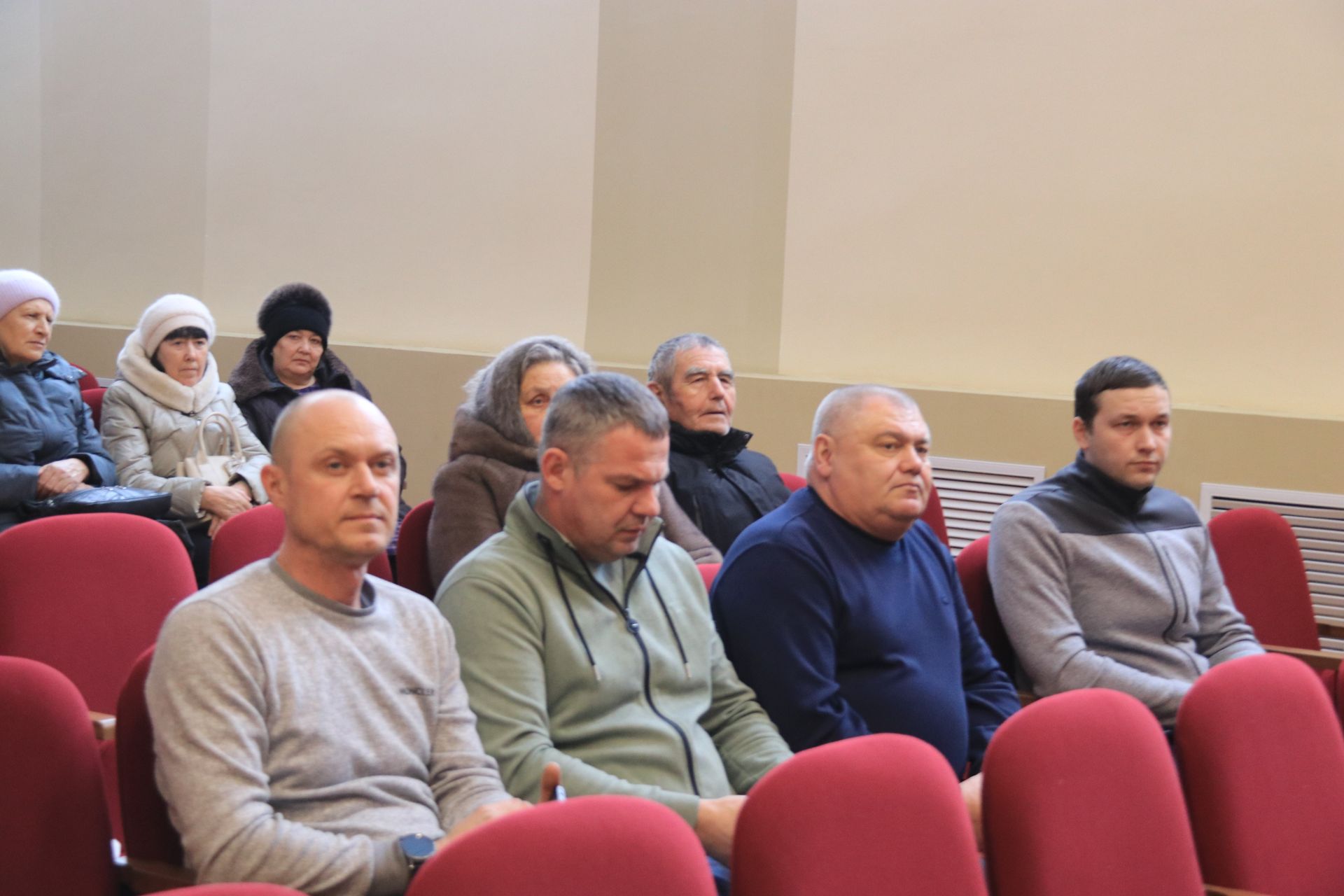 Вопросы решаются, проблемы остаются?