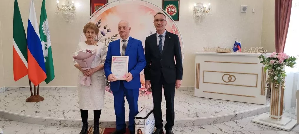 Молодое поколение ютазинцев держит равнение на крепкие семьи