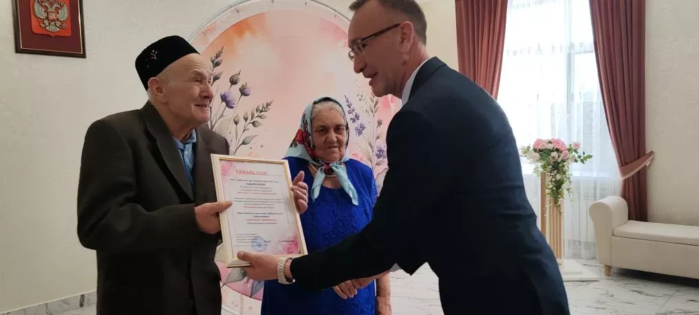 Молодое поколение ютазинцев держит равнение на крепкие семьи
