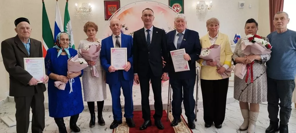 Молодое поколение ютазинцев держит равнение на крепкие семьи