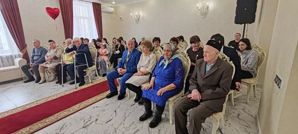 Молодое поколение ютазинцев держит равнение на крепкие семьи