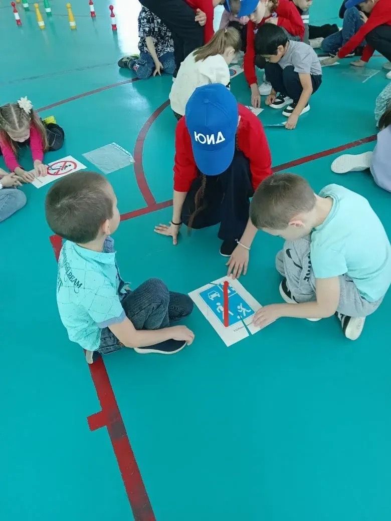 Старшие — малышам: забота о безопасности на дорогах!