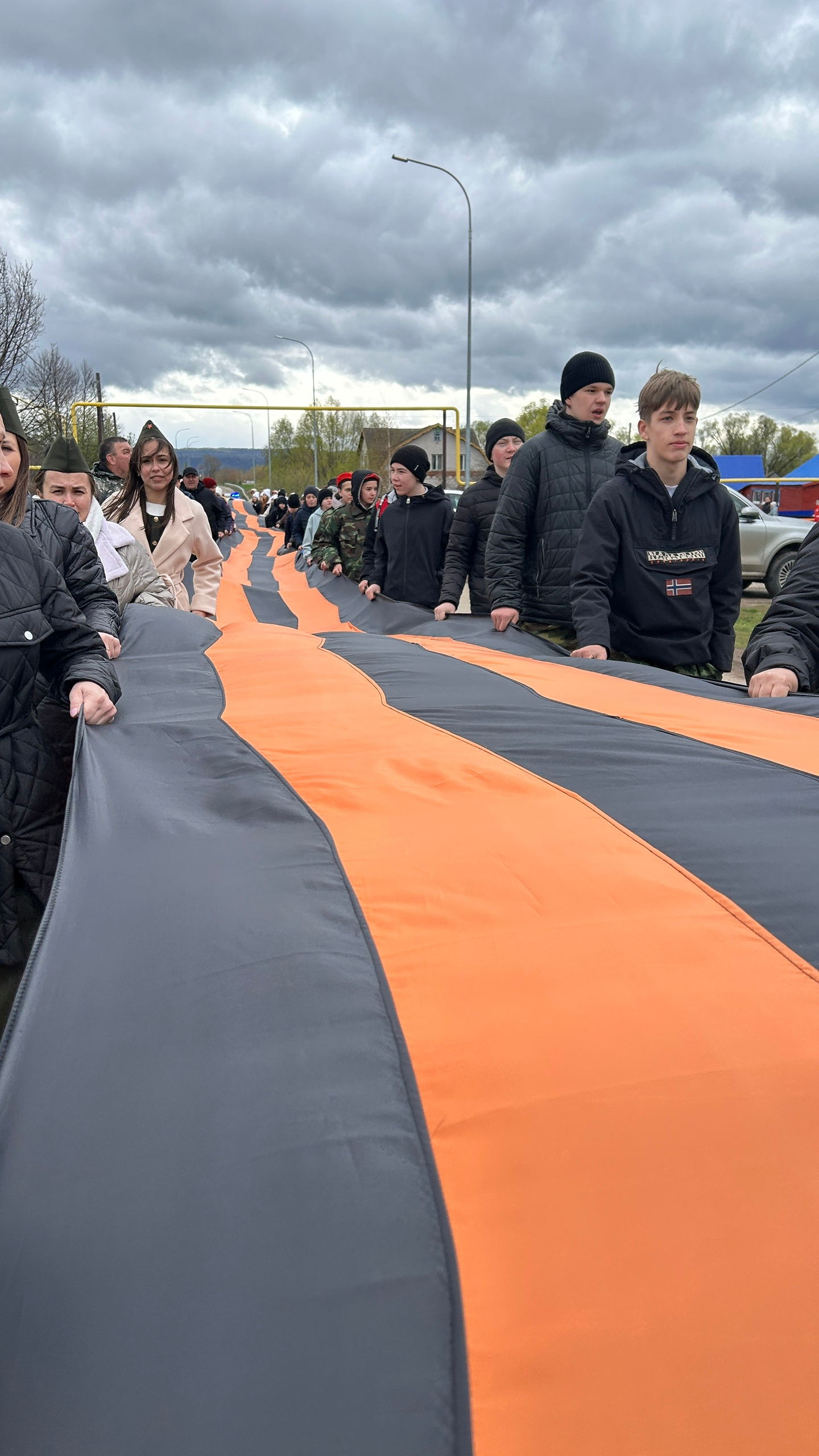 Память, скреплённая лентой: в Старых Уруссу прошла акция «Георгиевская лента»