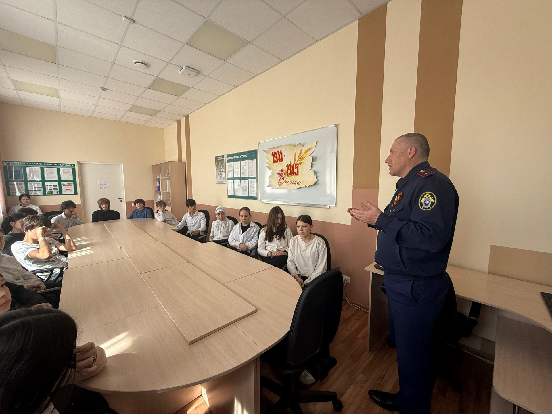 Профилактика деструктивного поведения молодёжи: на страже порядка и безопасности