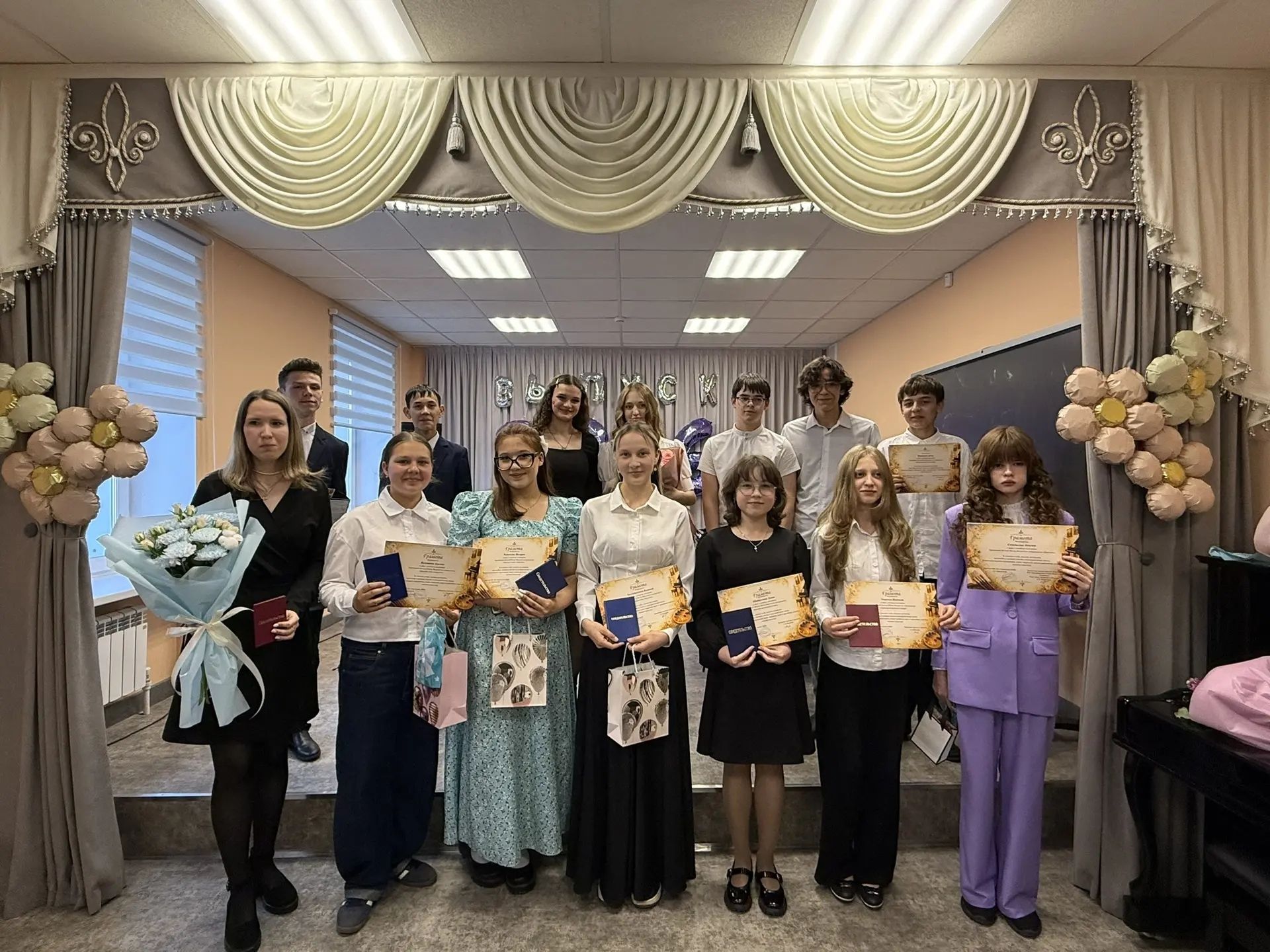 Выпускники Уруссинской детской школы искусств получили свидетельства об окончании обучения