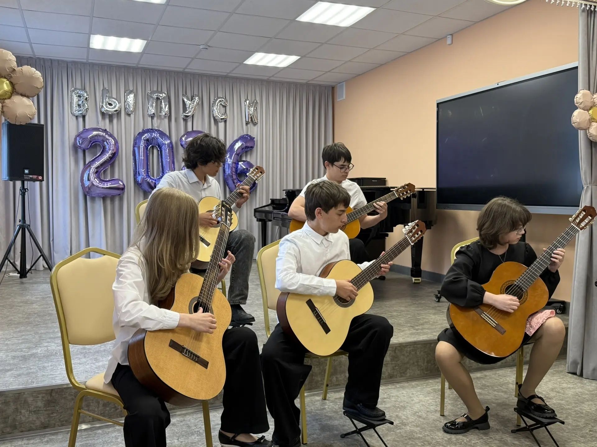Выпускники Уруссинской детской школы искусств получили свидетельства об окончании обучения