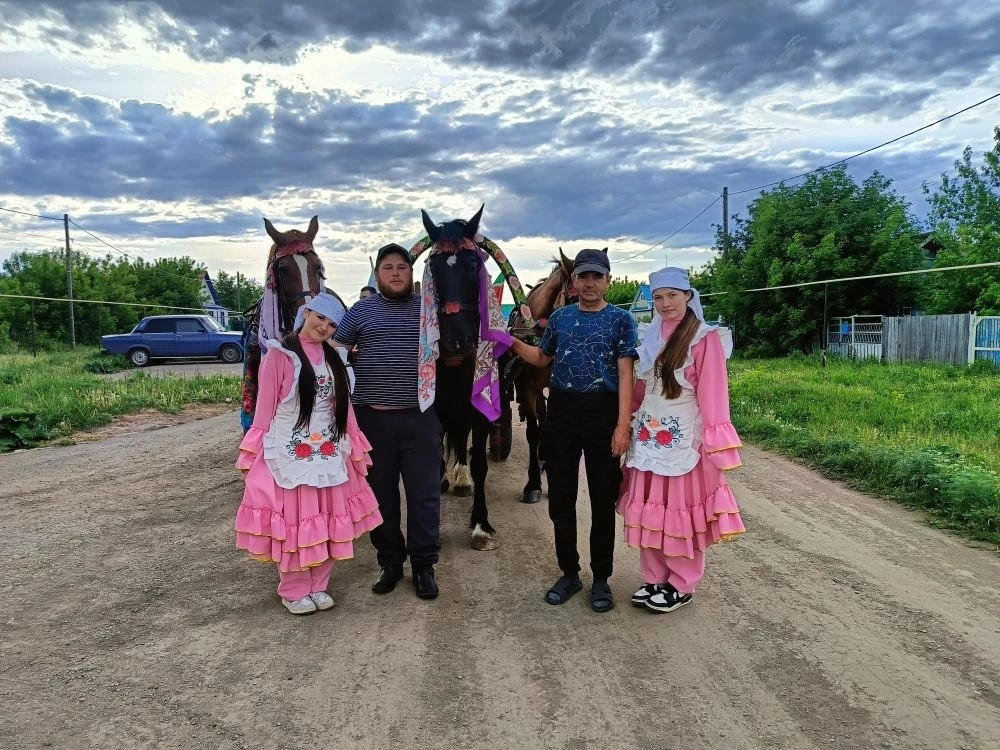 «Ай, рэхмэт»: в селе Байряка провели старинный обряд сбора подарков к Сабантую