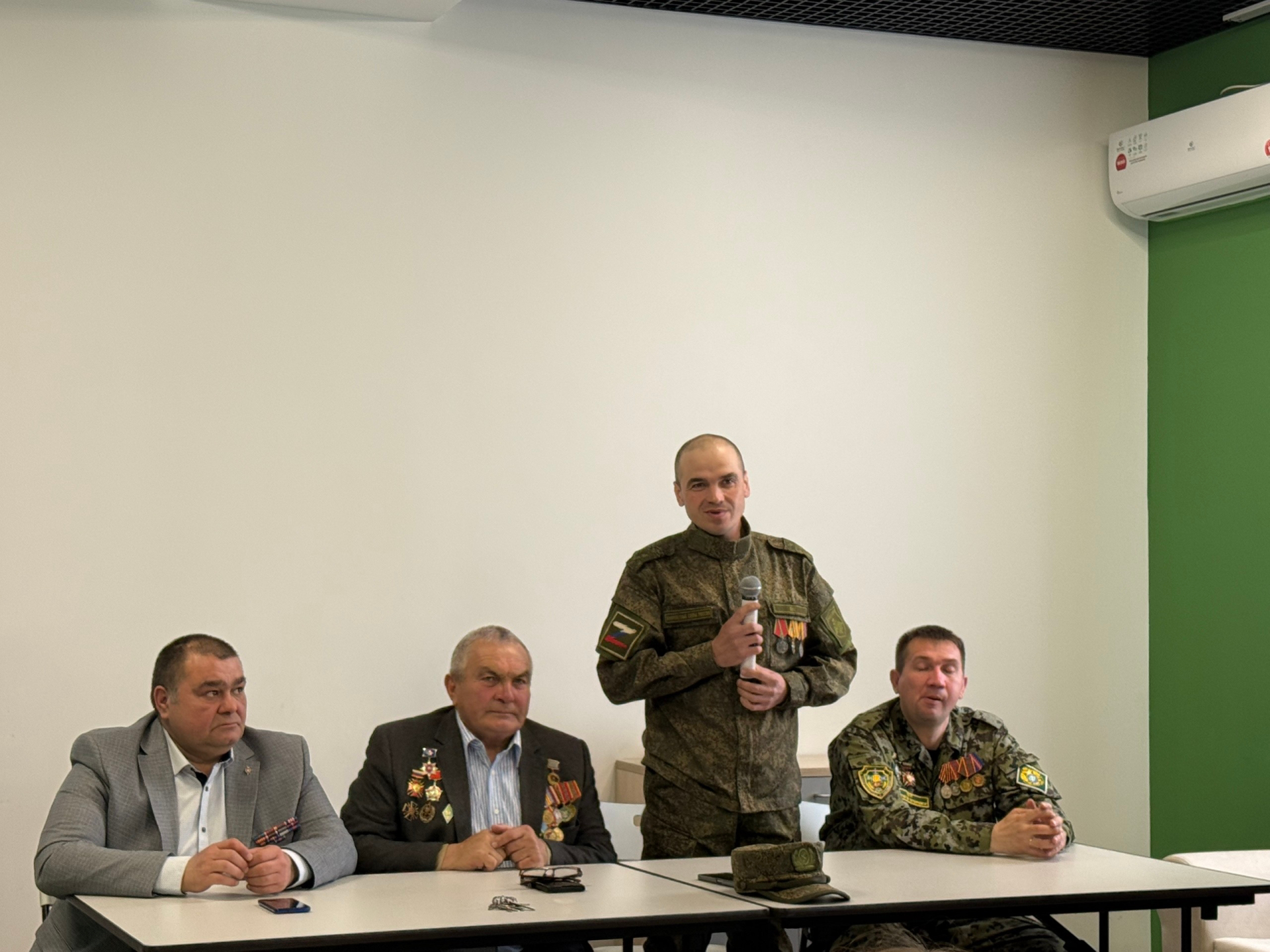 Голоса героев: встреча поколений в преддверии Дня Победы