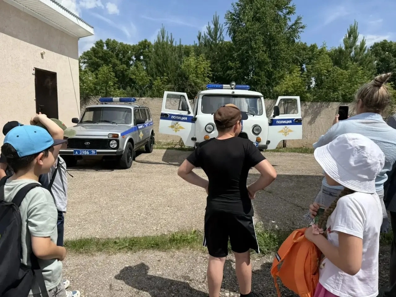 Экскурсия в отдел МВД: школьники узнали о службе полиции и правилах безопасности
