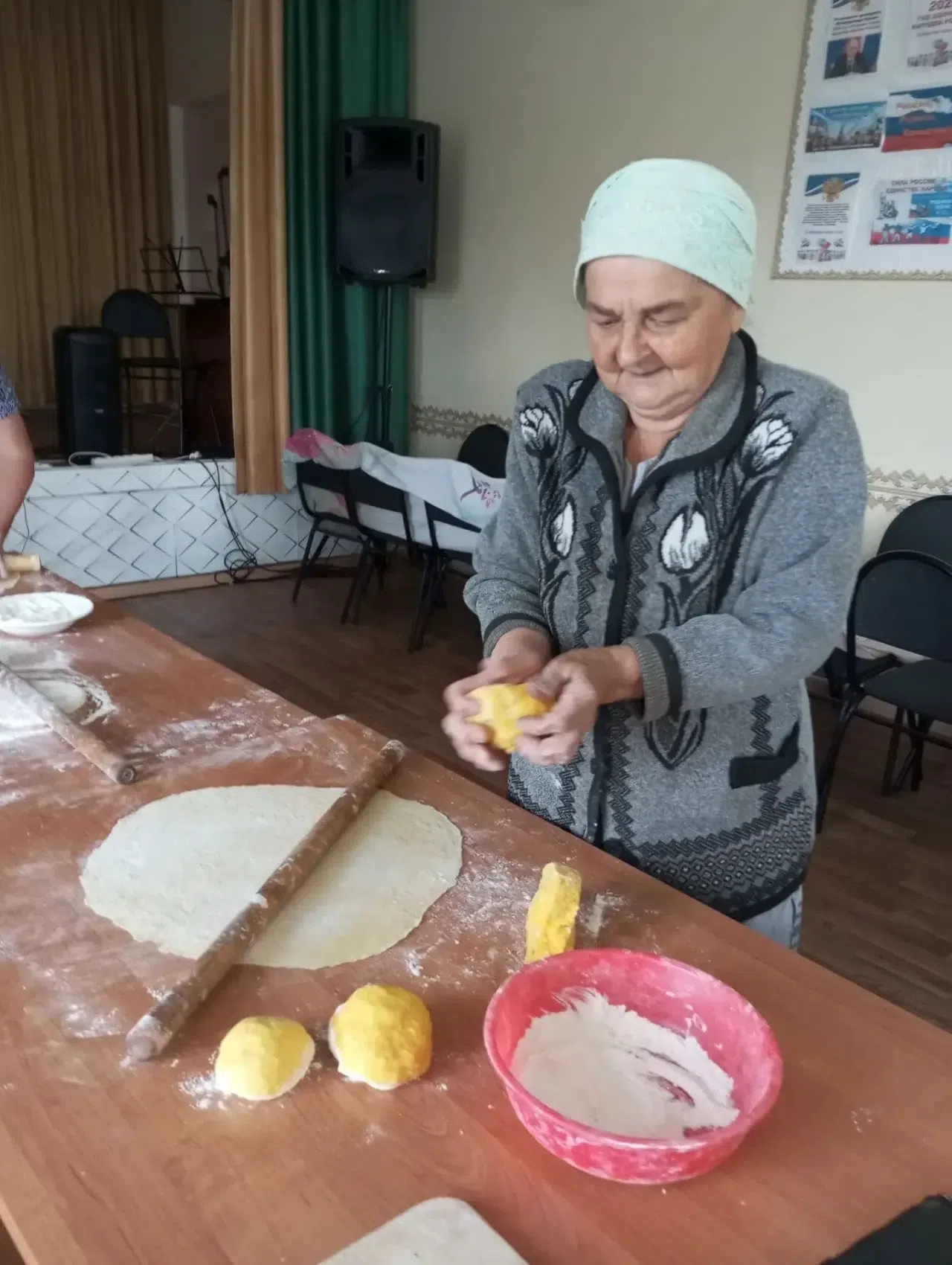 Волонтеры деревни Каклы-Куль готовят гуманитарную помощь для бойцов