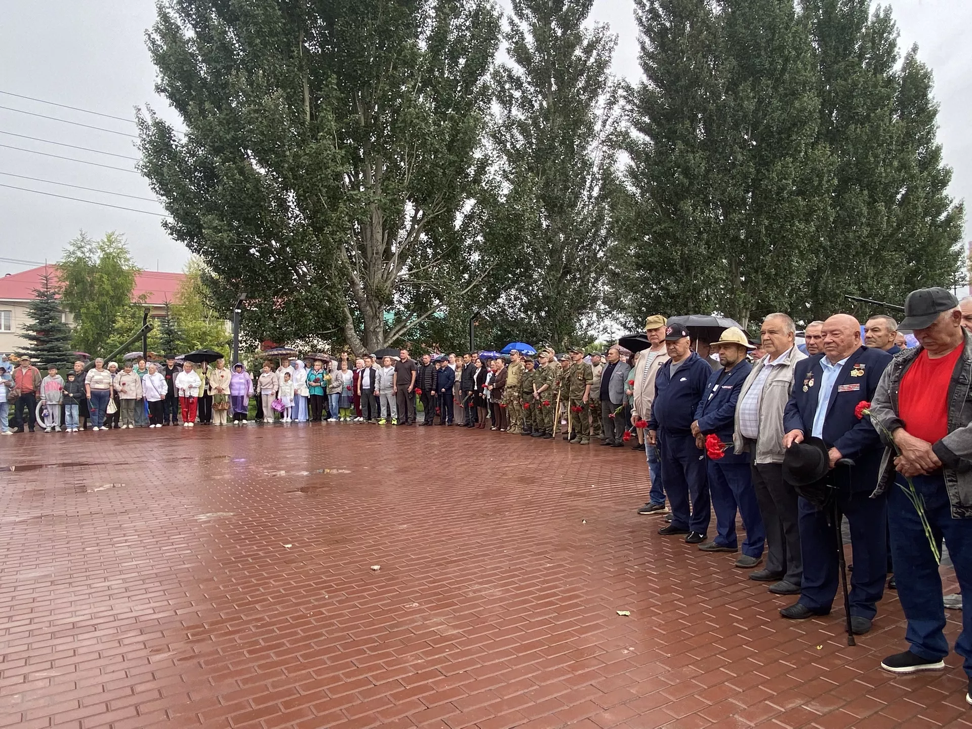 «Память, которую храним»: в Ютазинском районе почтили подвиг ветеранов боевых действий