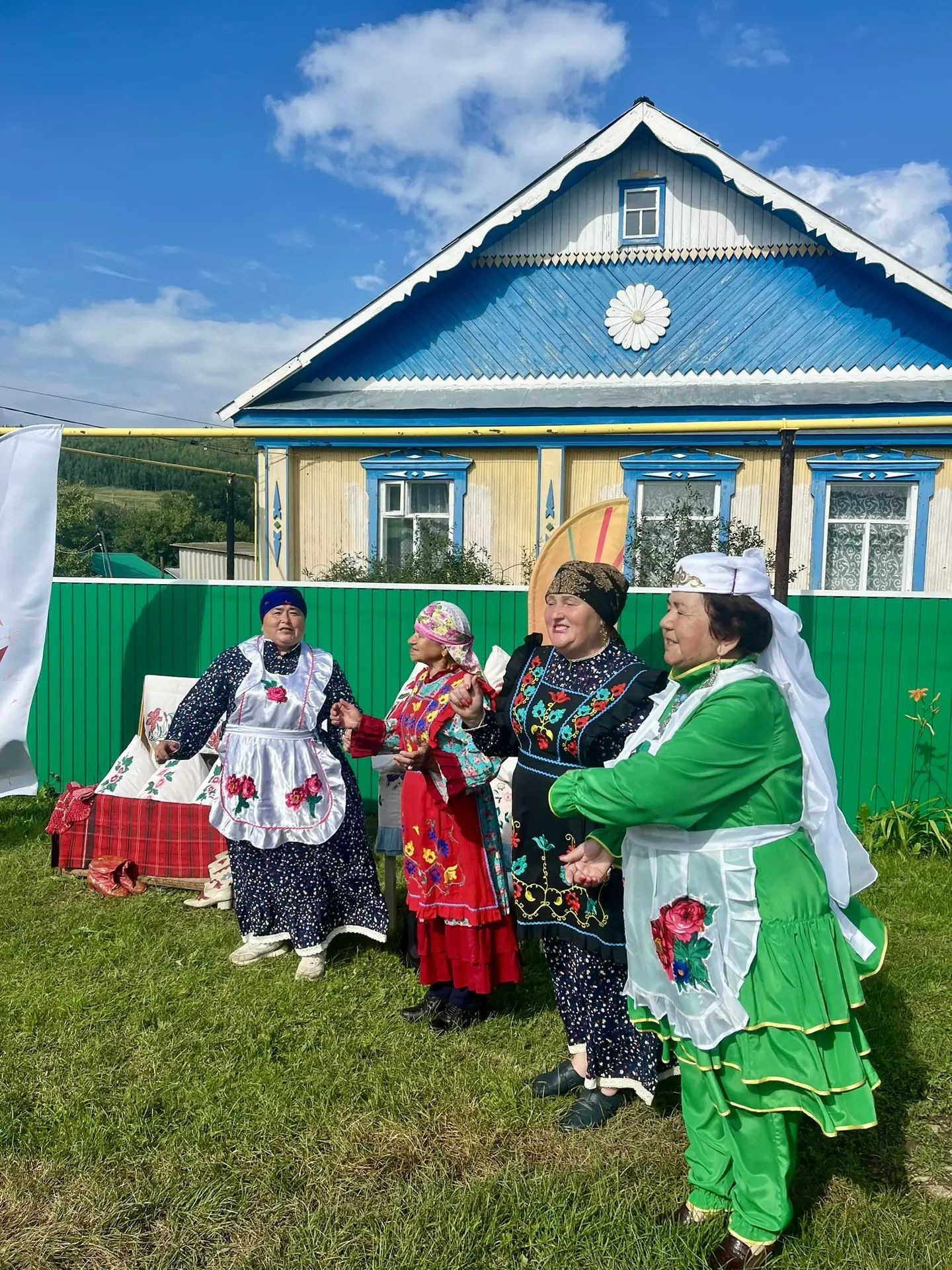 «У самовара» в Старых Уруссу: праздник улицы объединил соседей