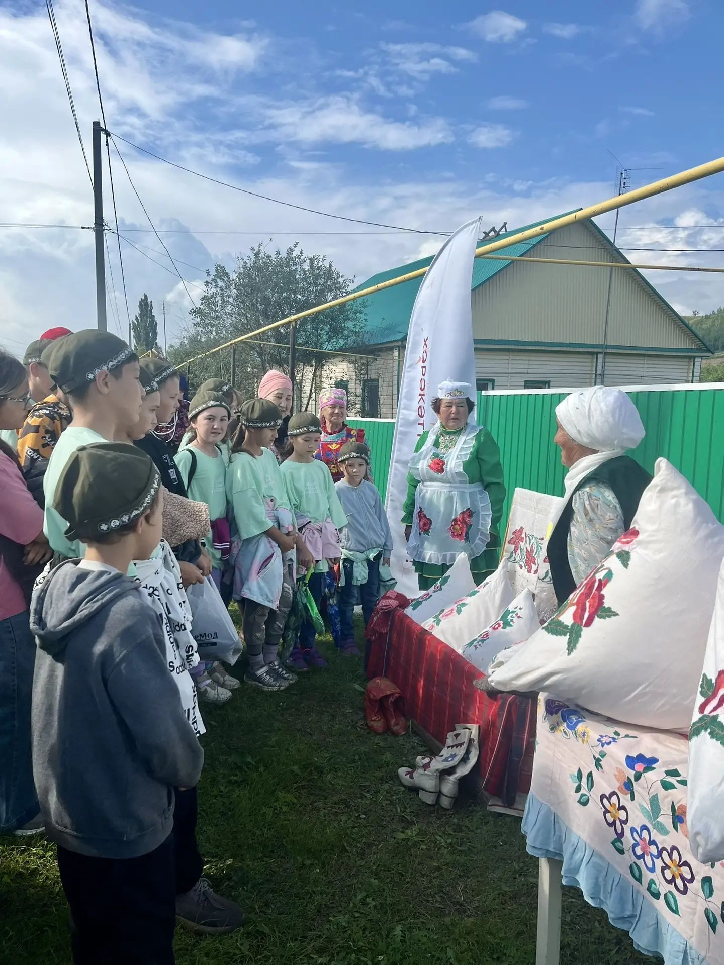 «У самовара» в Старых Уруссу: праздник улицы объединил соседей