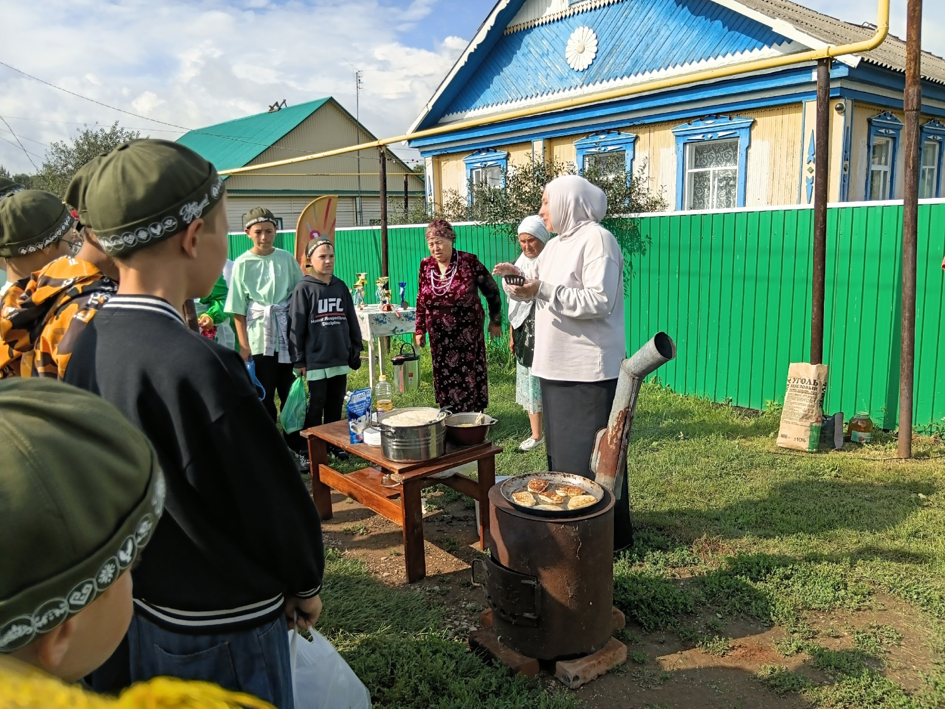 «У самовара» в Старых Уруссу: праздник улицы объединил соседей