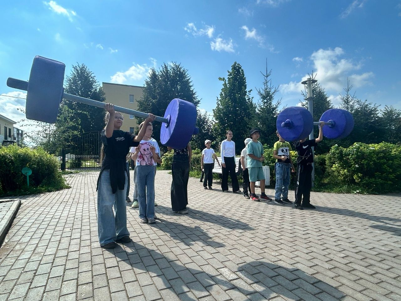 В Семейном парке отметили завершение лета яркой игровой программой