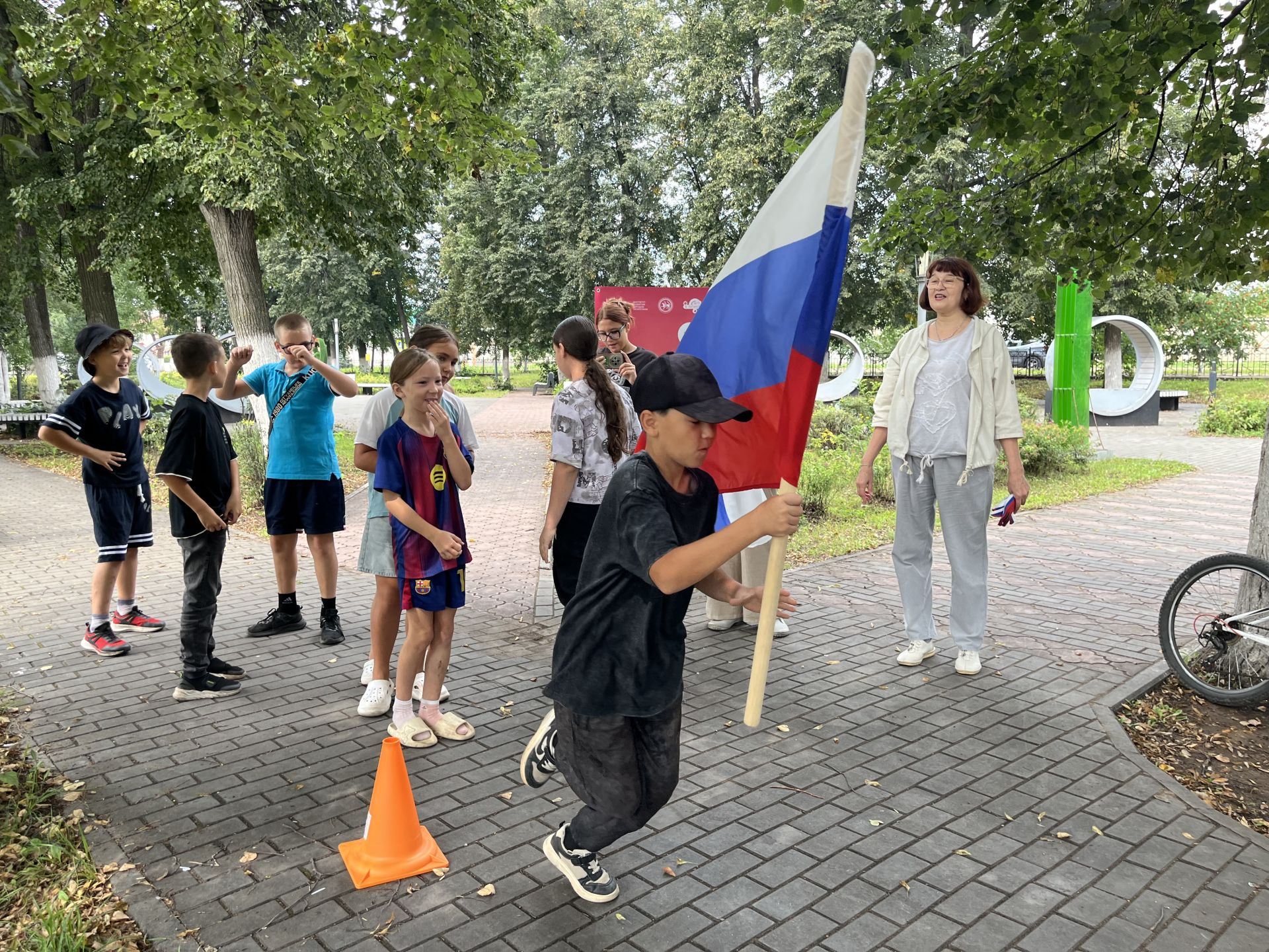 От пазлов до эстафет: изучали флаг, соревновались и побеждали