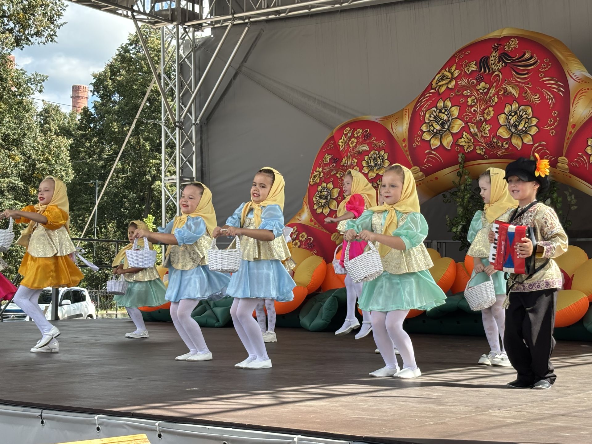 Праздник урожая и добра собрал ютазинцев на площади РДК