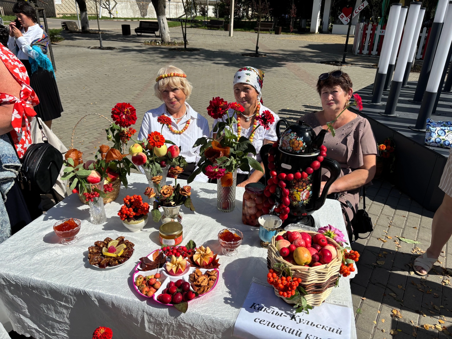 Праздник урожая и добра собрал ютазинцев на площади РДК