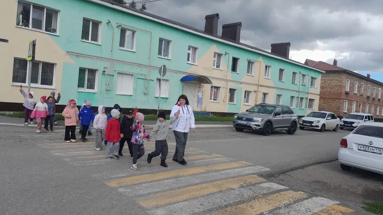 Маленькие пешеходы учатся большой безопасности