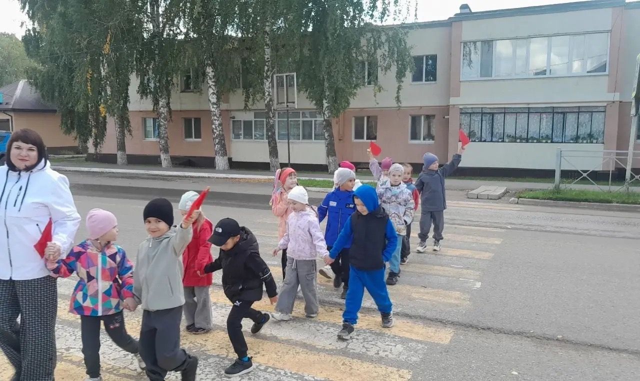 Маленькие пешеходы учатся большой безопасности