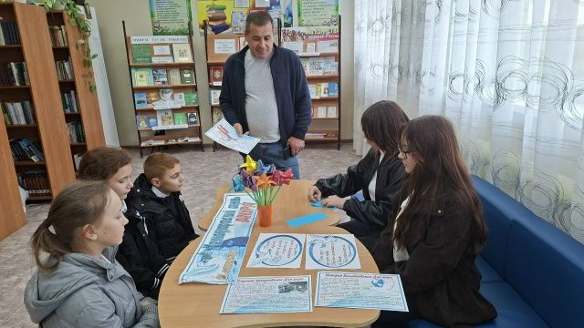 «Цветок мира»: мастер-класс в Каракашлинской библиотеке