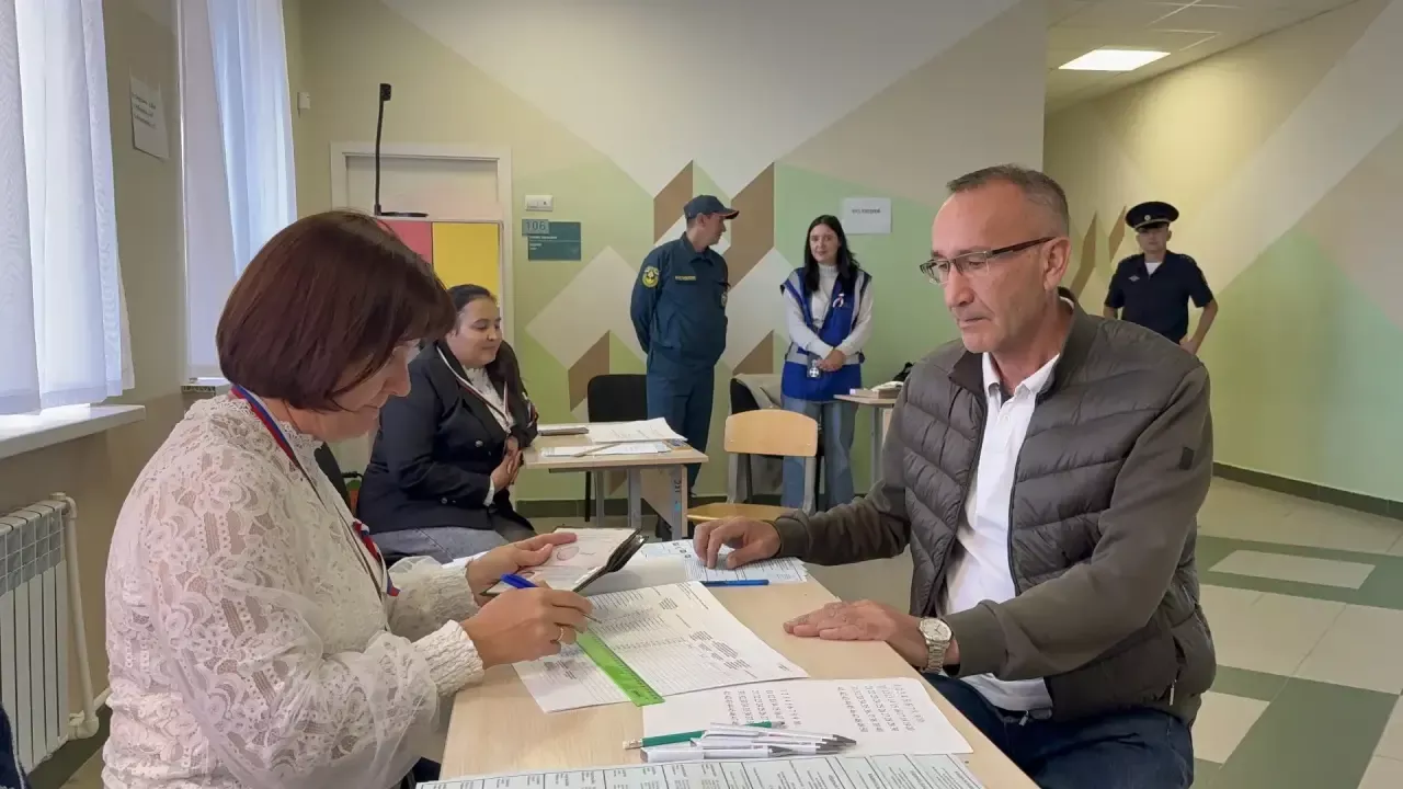 Глава Ютазинского района Аяз Шафигуллин проголосовал на выборах