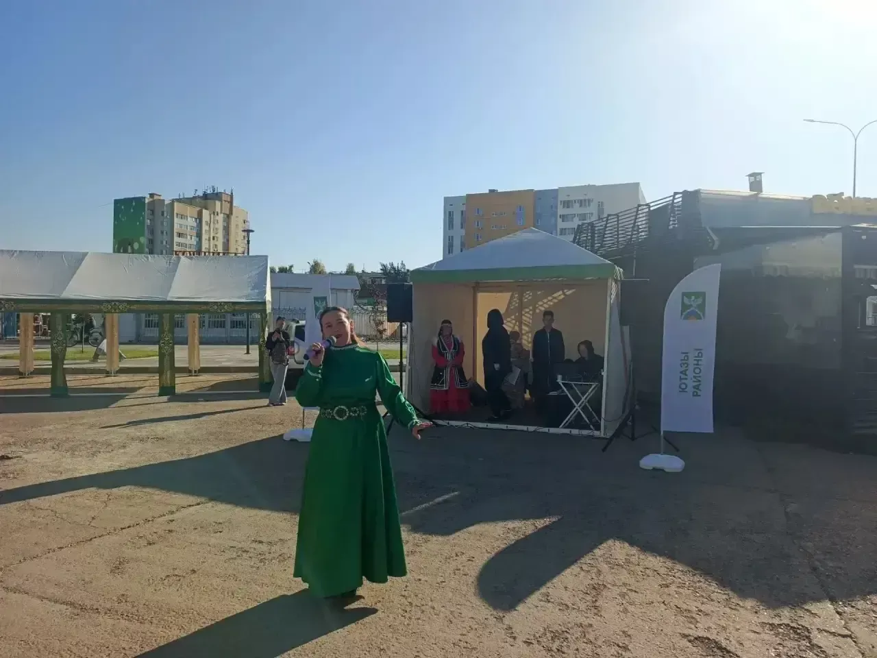 Артисты Ютазинского района подарили праздник гостям сельхозярмарки в Нижнекамске