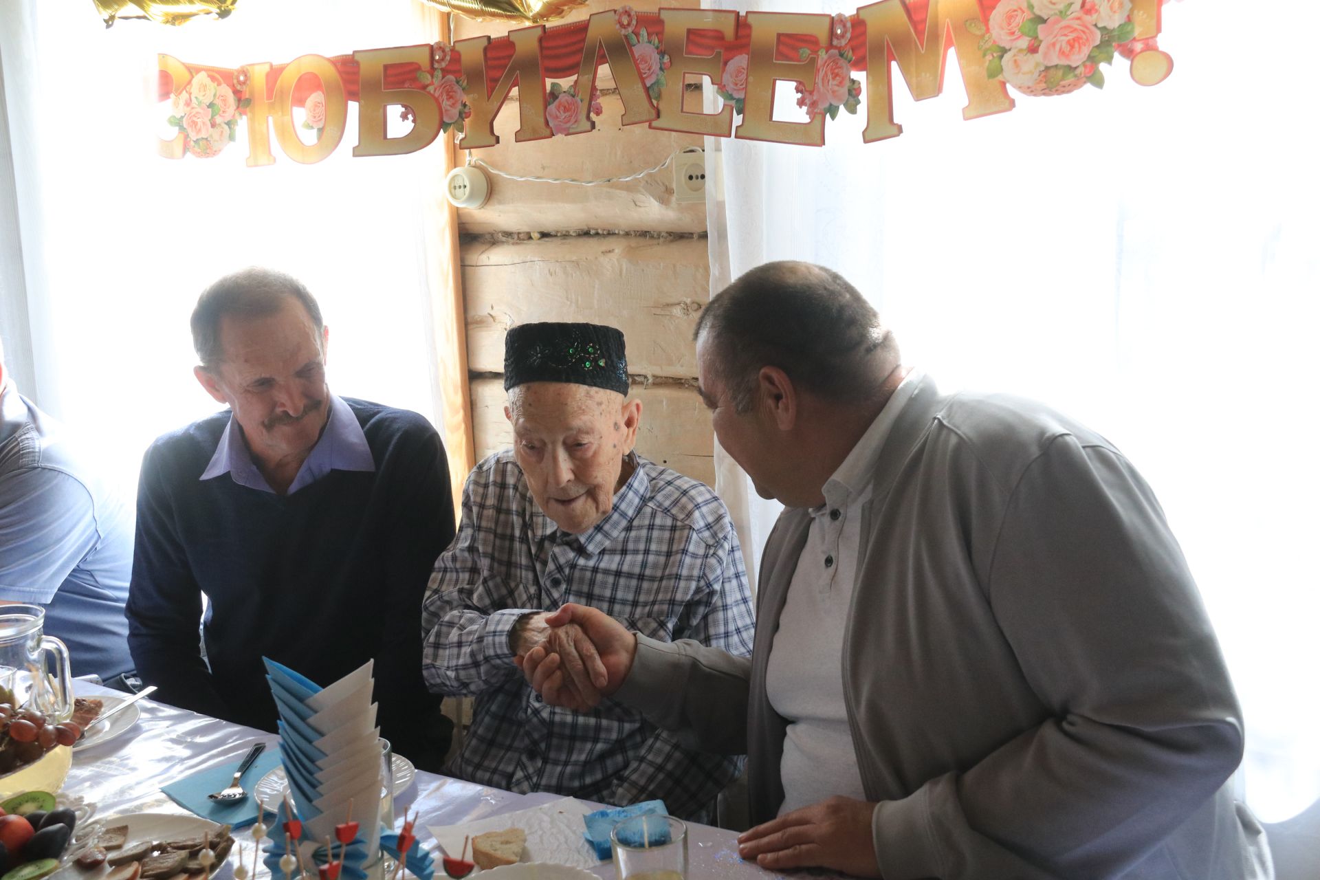 Инком Абдуллин из Байряки отметил вековой юбилей