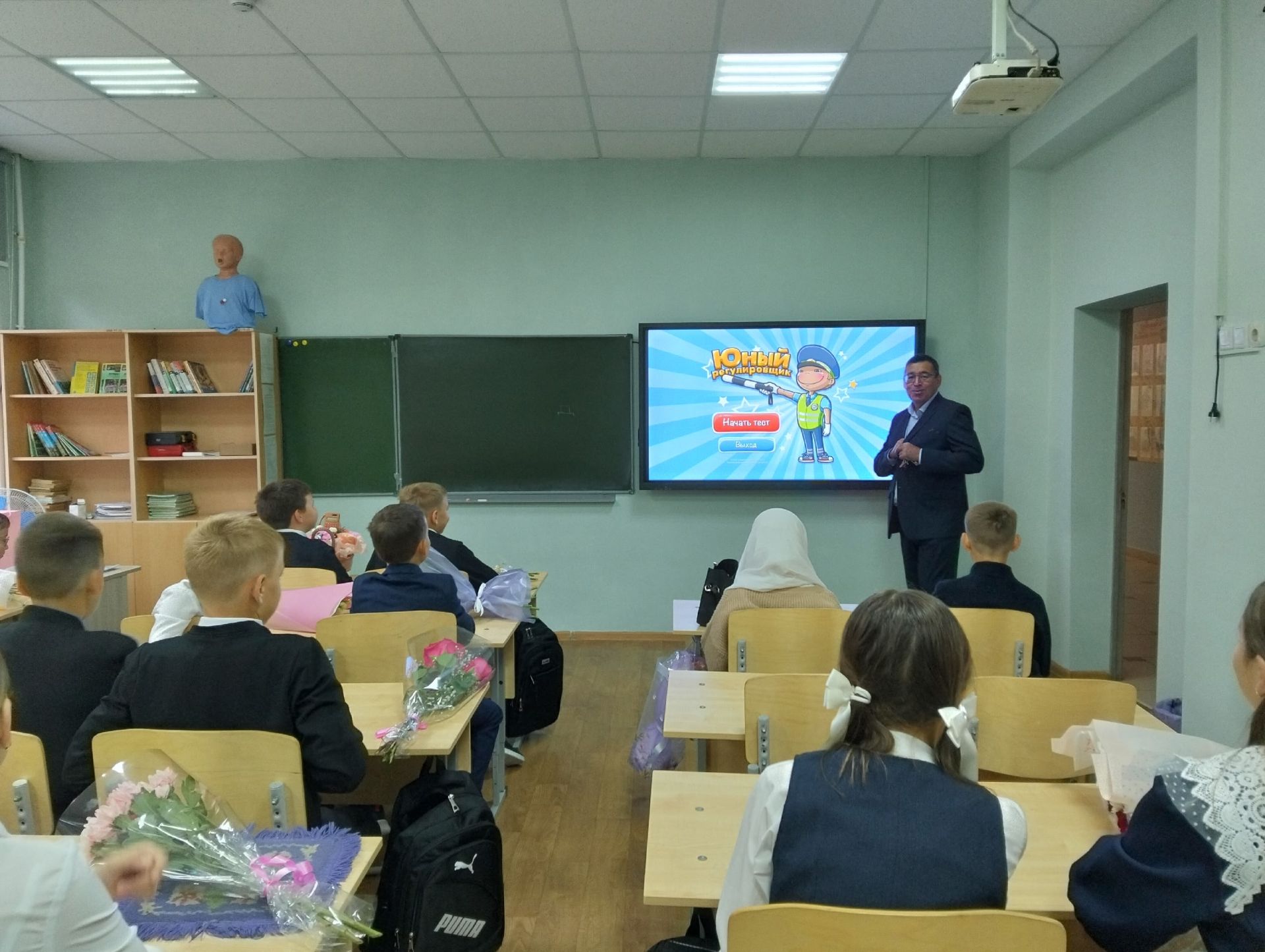 В Уруссинской школе № 3 стартовал новый учебный год с уроков дорожной грамотности