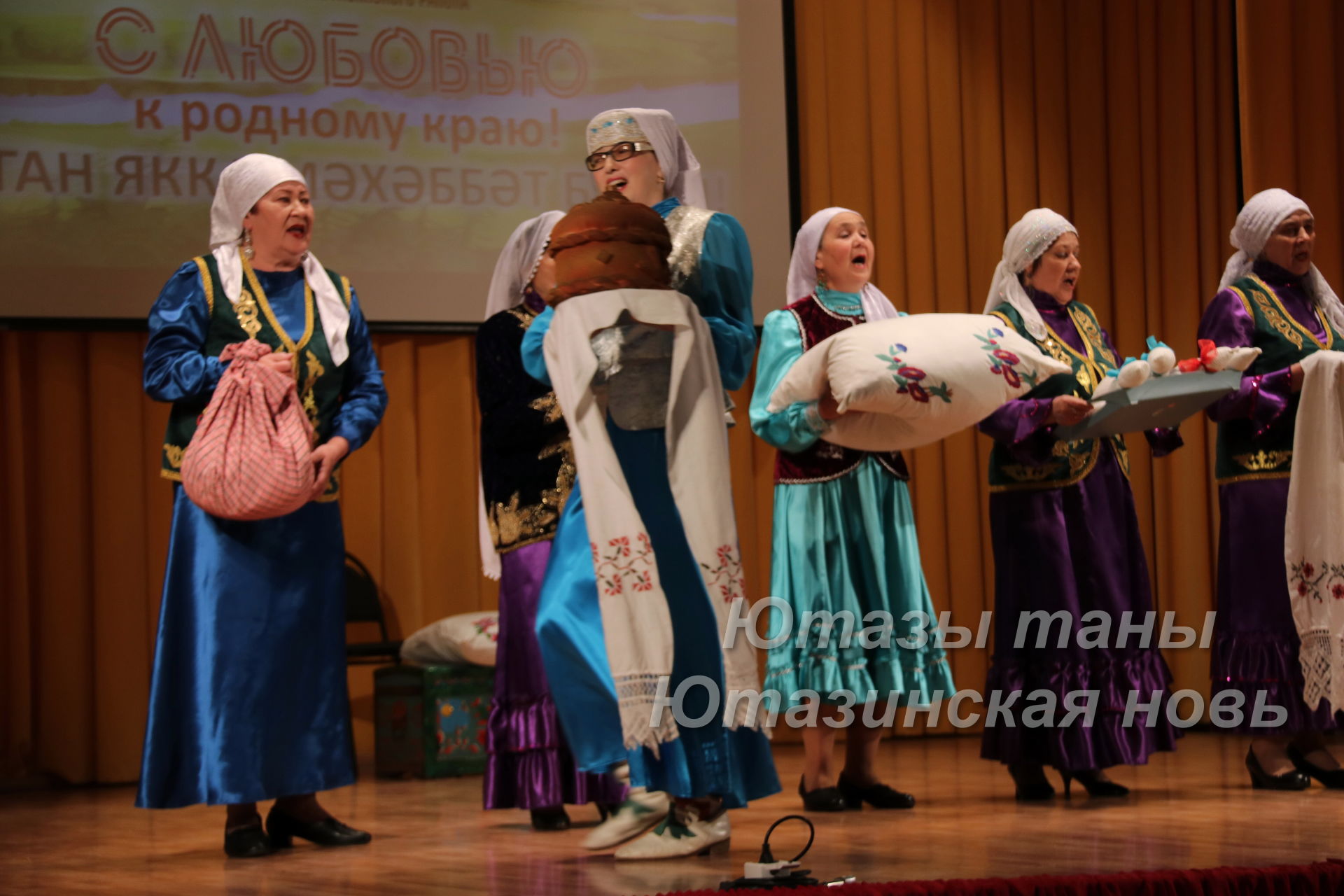 В районном Доме культуры прошел Гала-концерт самодеятельных творческих коллективов поселений