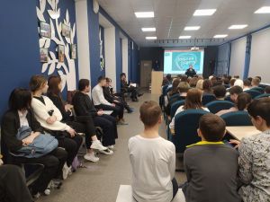Волонтёры гимназии приняли участие во встрече учащихся школ поселка со Светланой Масленковой