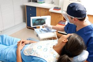 Некачественное лечение стоматологов привело к реанимации пациента и штрафу в 1,3 млн рублей