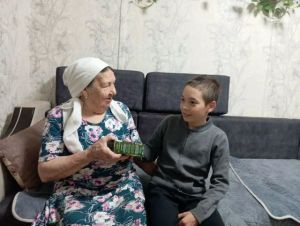 Связь поколений: как «Лучик добра» поздравил наставников