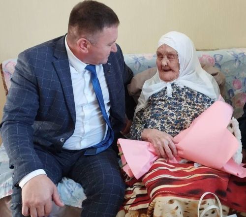 Поздравили самую старейшую жительницу Ютазинского района - 106-летнюю Мухтараму Хаертдинову