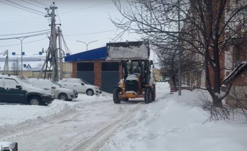 Проверьте свои дворы! Нет ли машин, которые мешают снегоуборочной технике?
