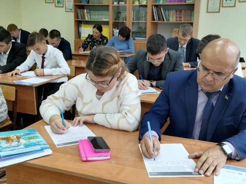В Ютазинской СОШ прошла Всемирная акция «Татарча диктант»