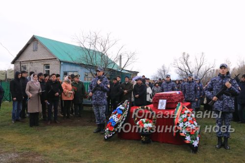 Ютазинцы попрощались с погибшим земляком