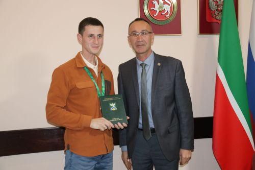 Футболисты района встретились с Аязом Шафигуллиным