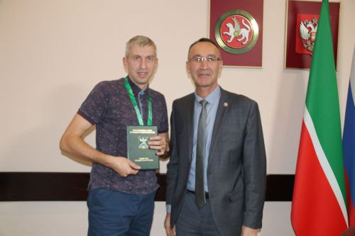 Футболисты района встретились с Аязом Шафигуллиным
