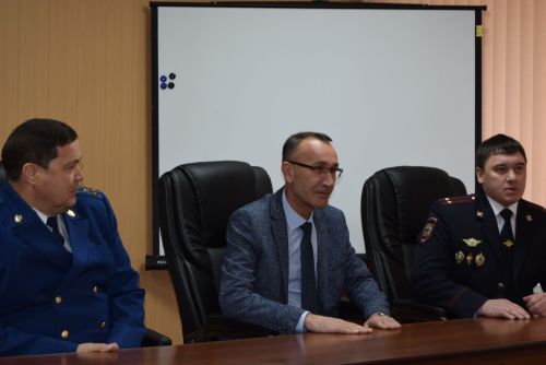 Стражи порядка района принимали поздравления по случаю своего профессионального праздника