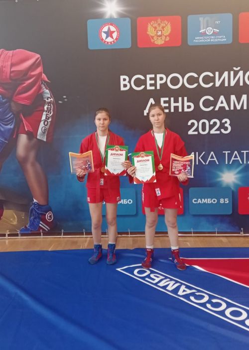 Выпускницы секции самбо ПМК «Атлант» завоевали золото в чемпионате РТ