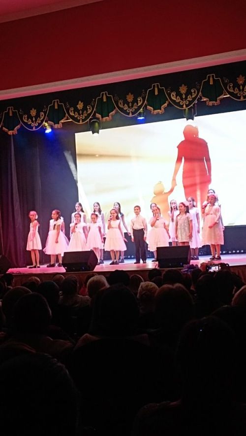Концерт ко Дню матери прошел в районном Доме культуры