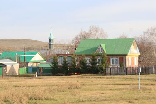 Фания Шайхуллина из села Байряка принимала поздравления по случаю своего 90-летнего юбилея