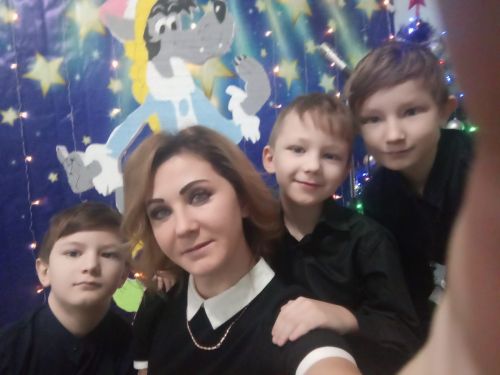 Ее мужчины носят на руках