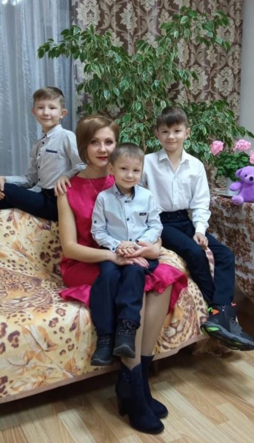 Ее мужчины носят на руках