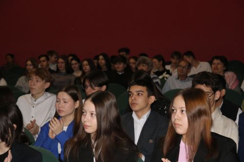 Одаренные дети встретились на новогодней елке