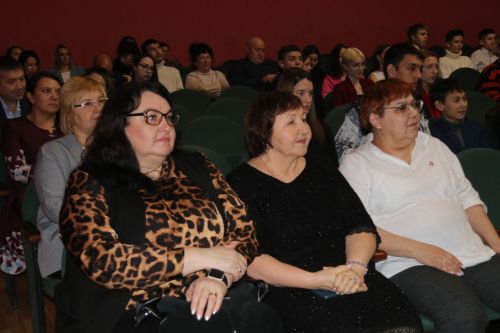 Одаренные дети встретились на новогодней елке