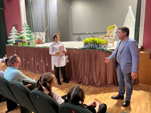 Уруссинские артисты новогодней театральной постановки завершили выступления