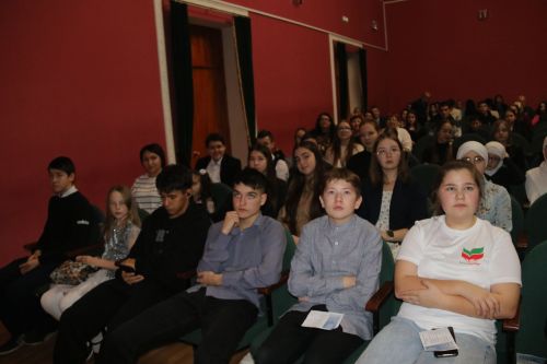 Одаренные дети встретились на новогодней елке